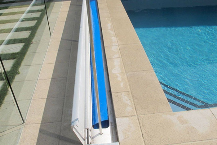 hidden swimming pool cover (photo)