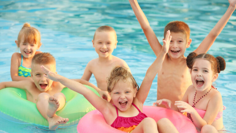 How to Create an Awesome Kids Pool Party (photo)