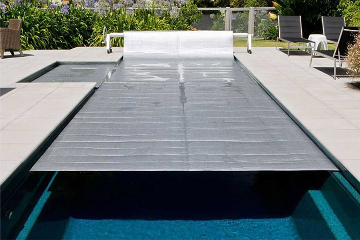 What exactly is a Solar Pool Cover (photo)