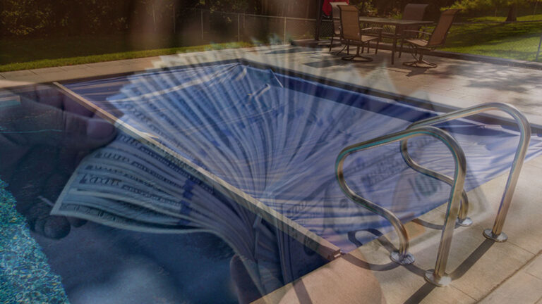Buying a Rectangle Pool Cover (photo)
